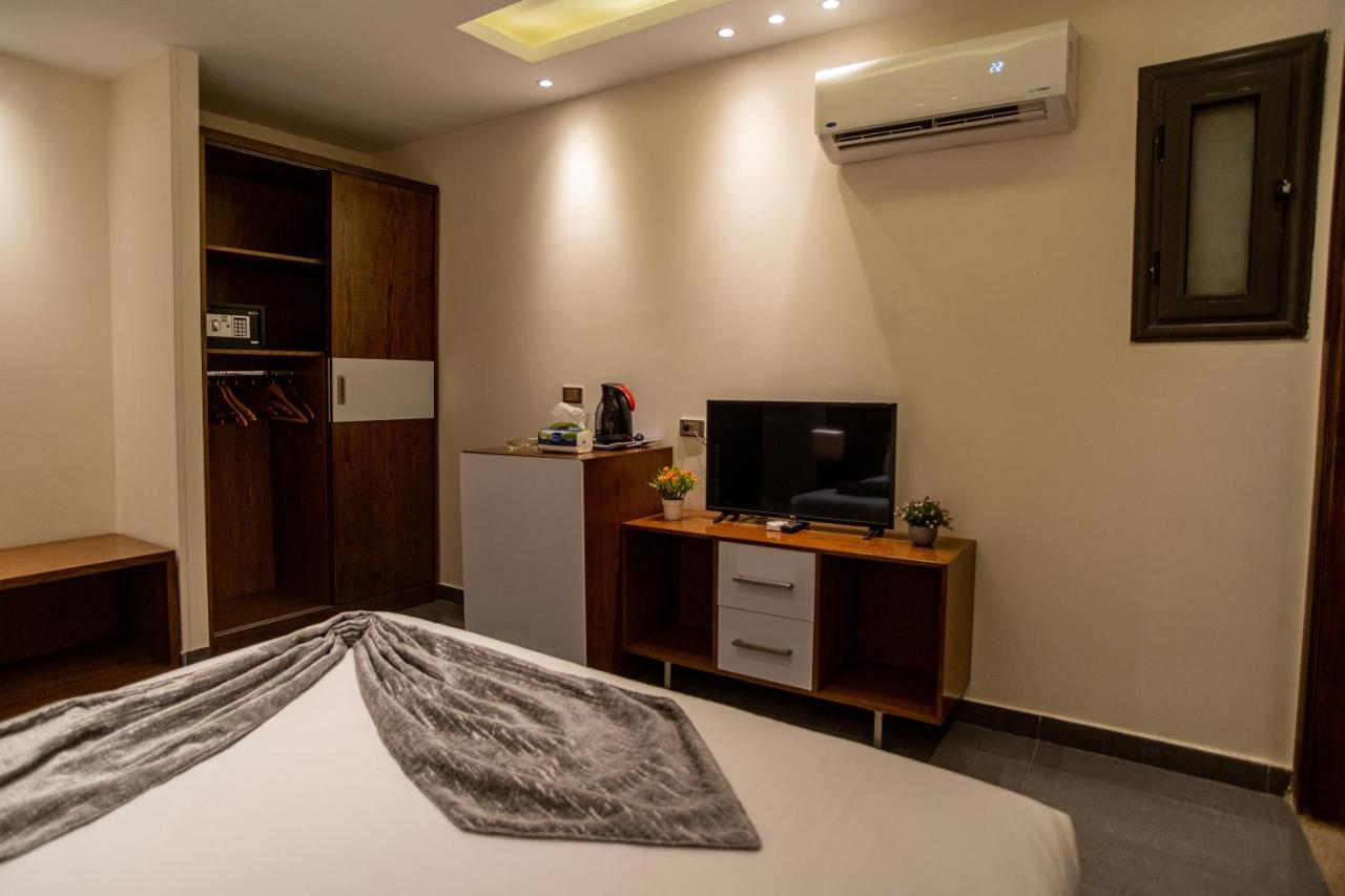 New Pyramids Eyes Hotel